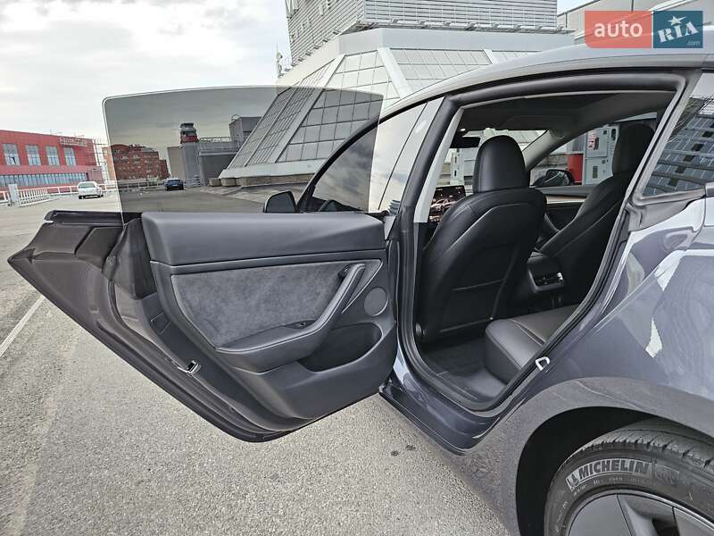 Седан Tesla Model 3 2022 в Дніпрі