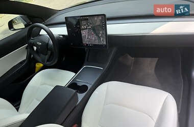 Седан Tesla Model 3 2021 в 