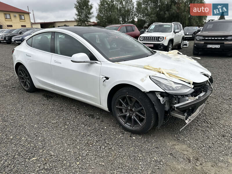 Седан Tesla Model 3 2019 в Луцке