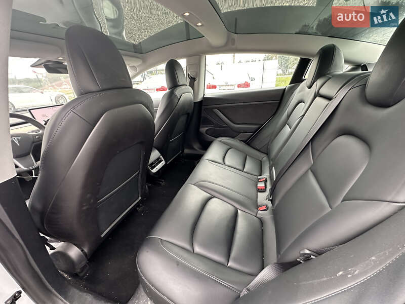 Седан Tesla Model 3 2019 в Луцке