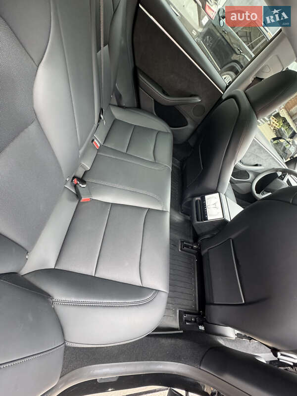 Седан Tesla Model 3 2025 в Киеве