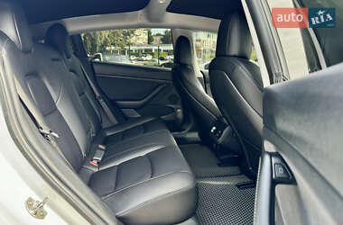 Седан Tesla Model 3 2021 в 
