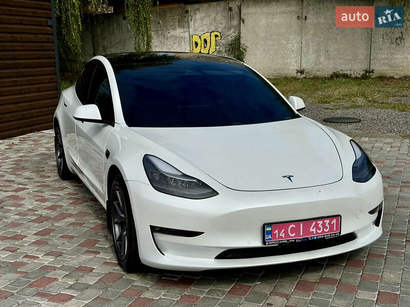 Седан Tesla Model 3 2021 в Виннице
