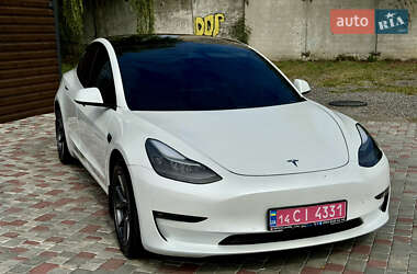 Седан Tesla Model 3 2021 в 