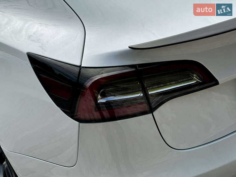 Седан Tesla Model 3 2021 в Виннице
