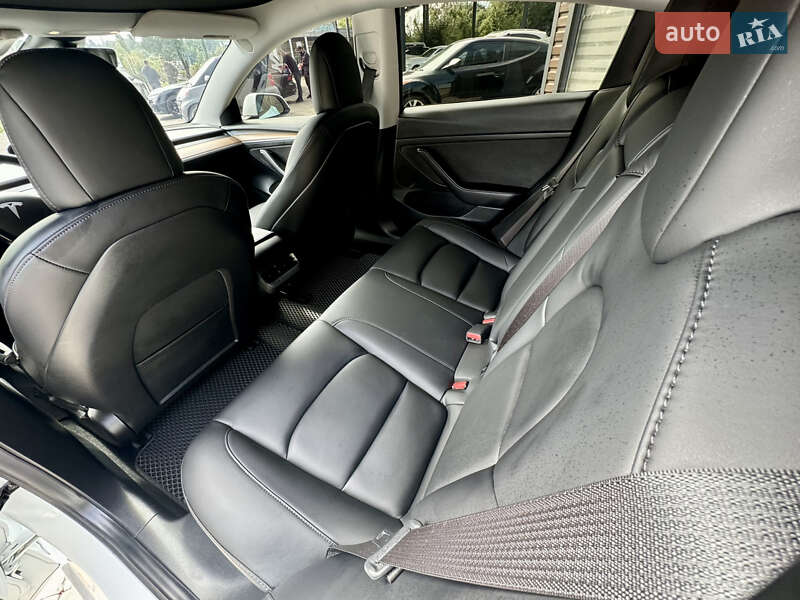 Седан Tesla Model 3 2021 в Виннице