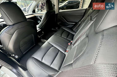 Седан Tesla Model 3 2021 в 