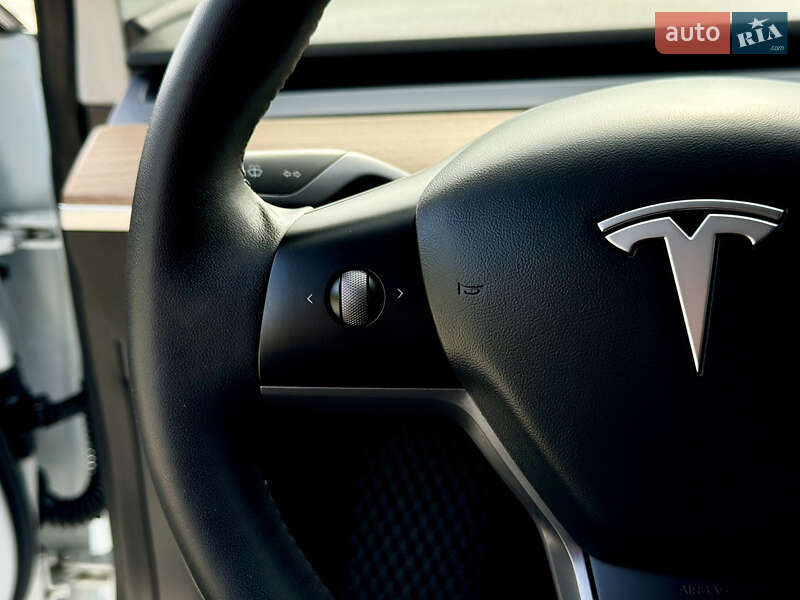 Седан Tesla Model 3 2021 в Виннице