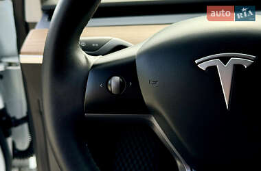 Седан Tesla Model 3 2021 в 