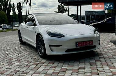 Седан Tesla Model 3 2021 в 