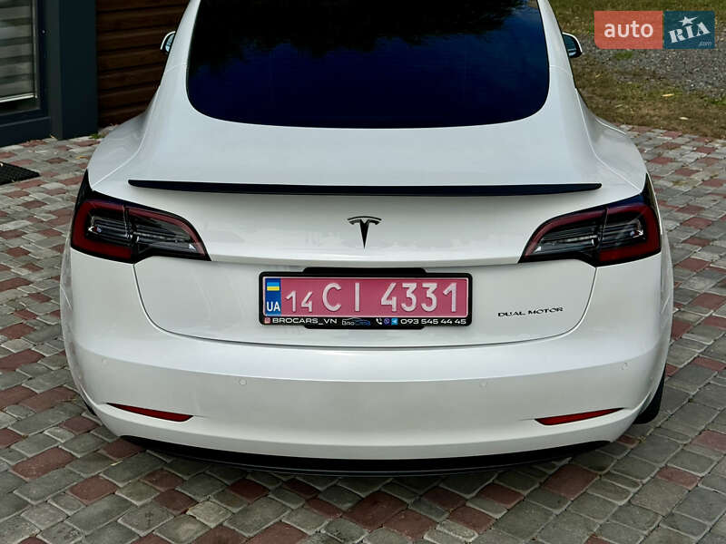 Седан Tesla Model 3 2021 в Виннице