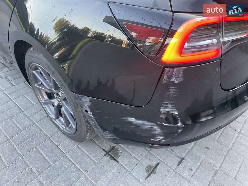 Седан Tesla Model 3 2018 в Львові