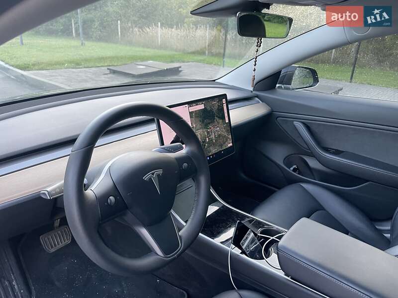 Седан Tesla Model 3 2018 в Львові