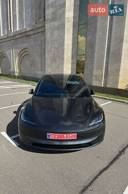 Седан Tesla Model 3 2024 в 