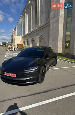 Седан Tesla Model 3 2024 в 