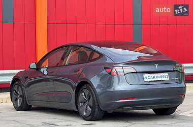 Седан Tesla Model 3 2023 в 