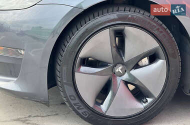Седан Tesla Model 3 2023 в 