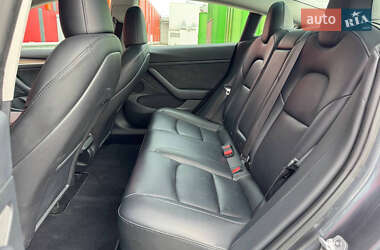 Седан Tesla Model 3 2023 в 