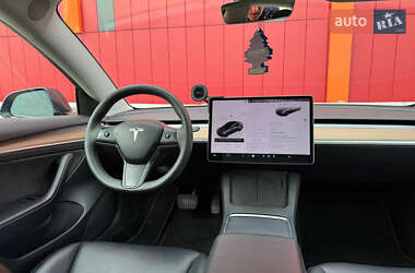 Седан Tesla Model 3 2023 в 
