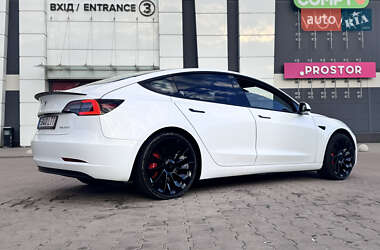Седан Tesla Model 3 2023 в 