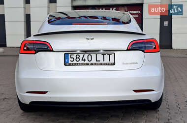Седан Tesla Model 3 2023 в 