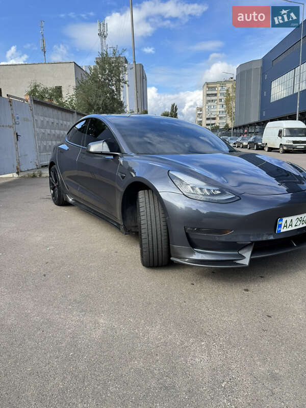Седан Tesla Model 3 2019 в Києві