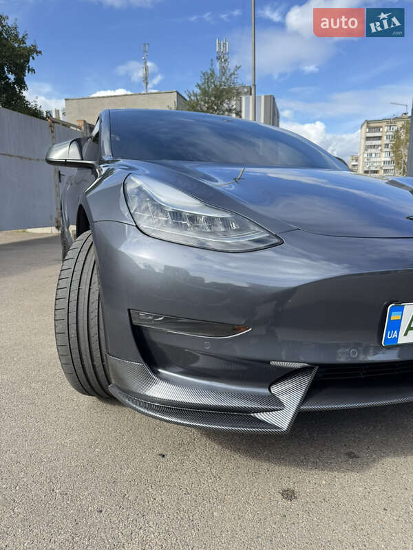 Седан Tesla Model 3 2019 в Києві