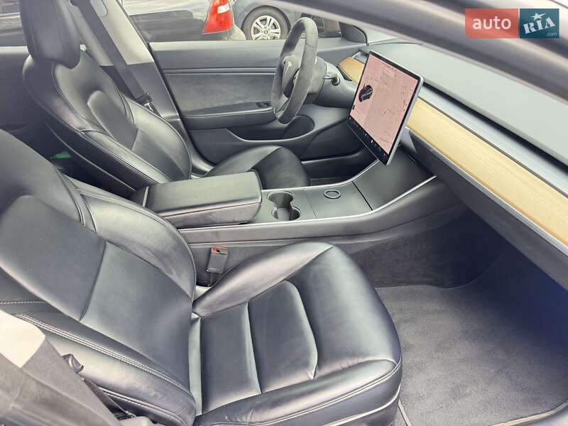 Седан Tesla Model 3 2019 в Києві