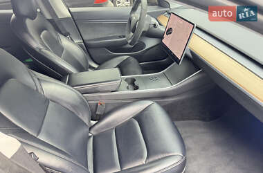 Седан Tesla Model 3 2019 в 