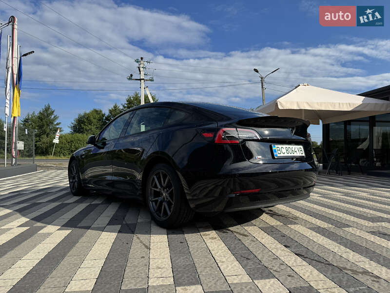 Седан Tesla Model 3 2021 в Львове