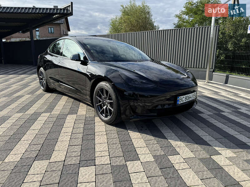 Седан Tesla Model 3 2021 в Львове