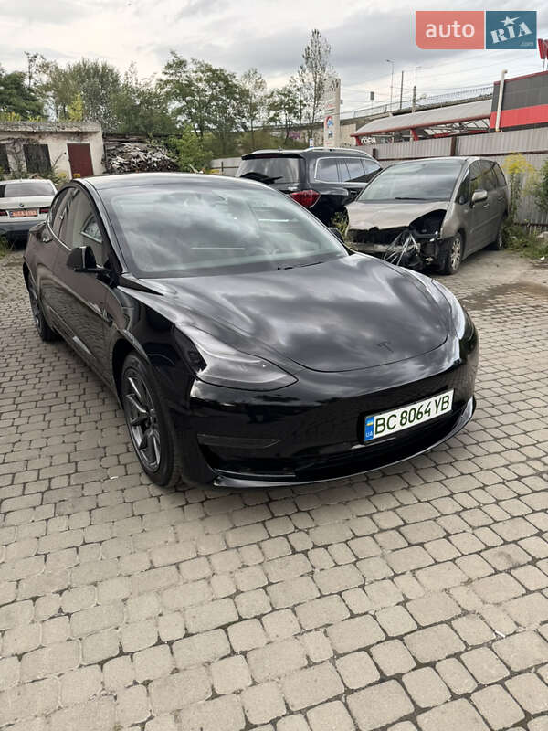 Седан Tesla Model 3 2021 в Львове