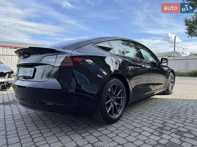 Седан Tesla Model 3 2021 в Львове
