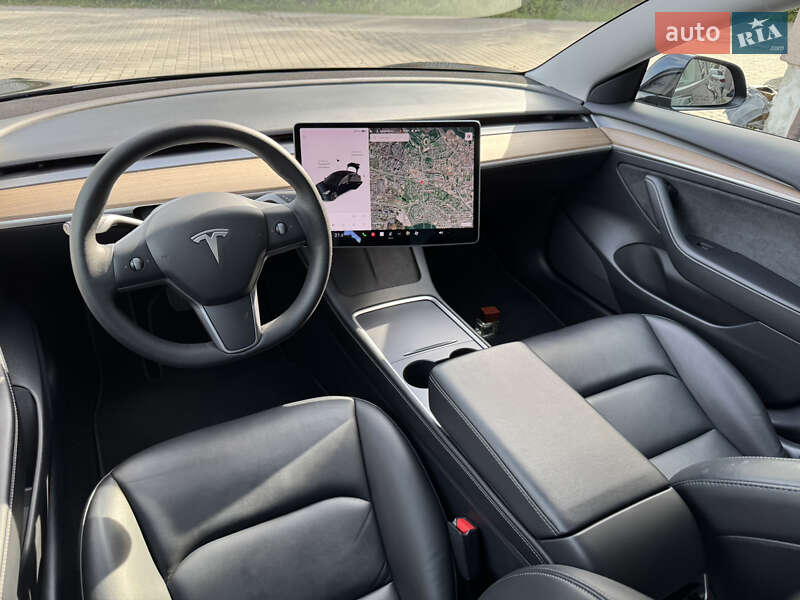 Седан Tesla Model 3 2021 в Львове