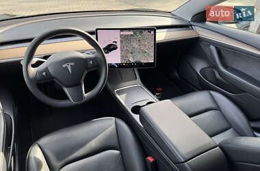 Седан Tesla Model 3 2021 в 