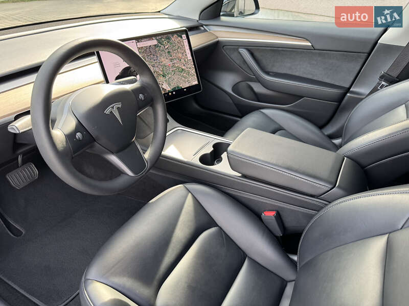 Седан Tesla Model 3 2021 в Львове