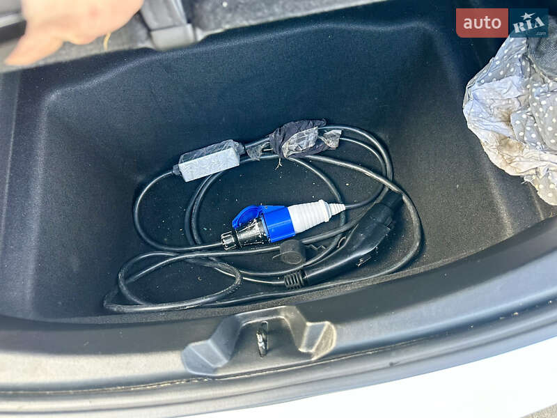 Седан Tesla Model 3 2019 в Сумах