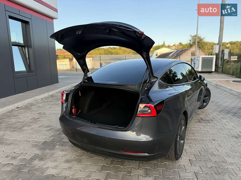 Седан Tesla Model 3 2021 в Кривом Роге