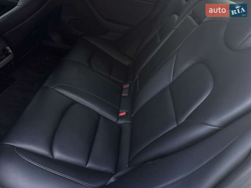 Седан Tesla Model 3 2021 в Кривом Роге