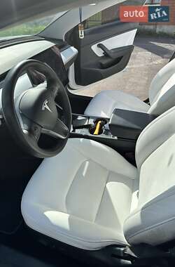 Седан Tesla Model 3 2020 в 