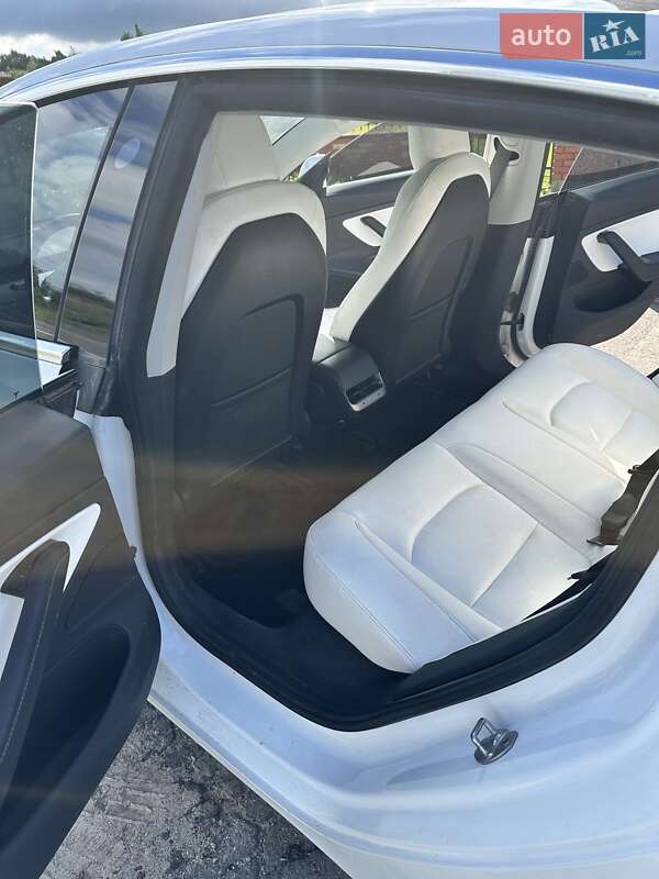 Седан Tesla Model 3 2020 в Бориславе