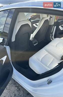 Седан Tesla Model 3 2020 в 