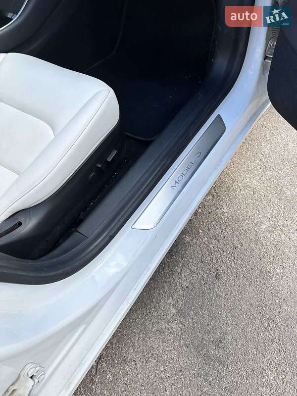 Седан Tesla Model 3 2020 в Бориславе