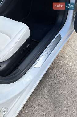 Седан Tesla Model 3 2020 в 