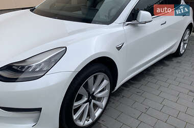 Седан Tesla Model 3 2019 в Львове