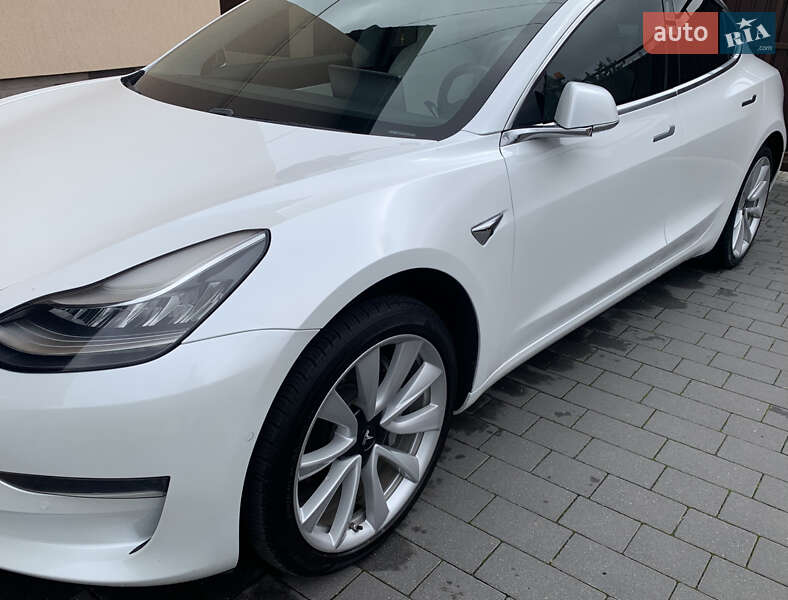 Седан Tesla Model 3 2019 в Львові