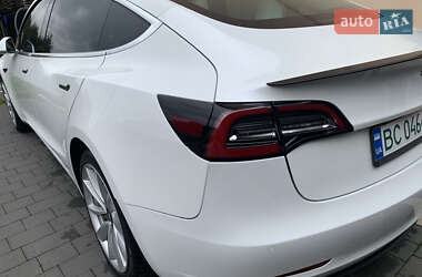 Седан Tesla Model 3 2019 в Львове