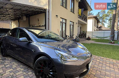 Седан Tesla Model 3 2022 в Буче