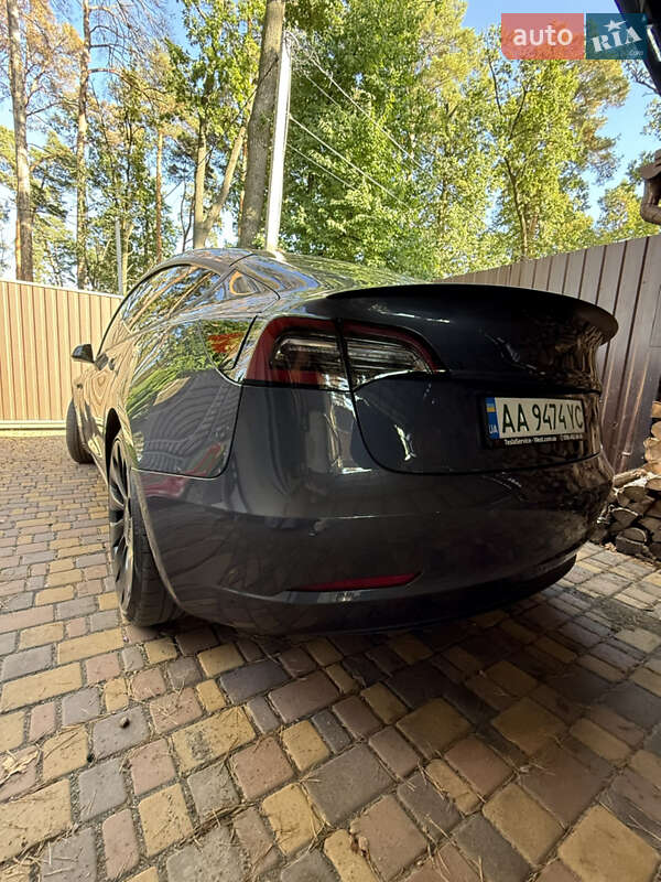 Седан Tesla Model 3 2022 в Буче