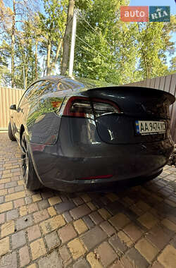 Седан Tesla Model 3 2022 в 